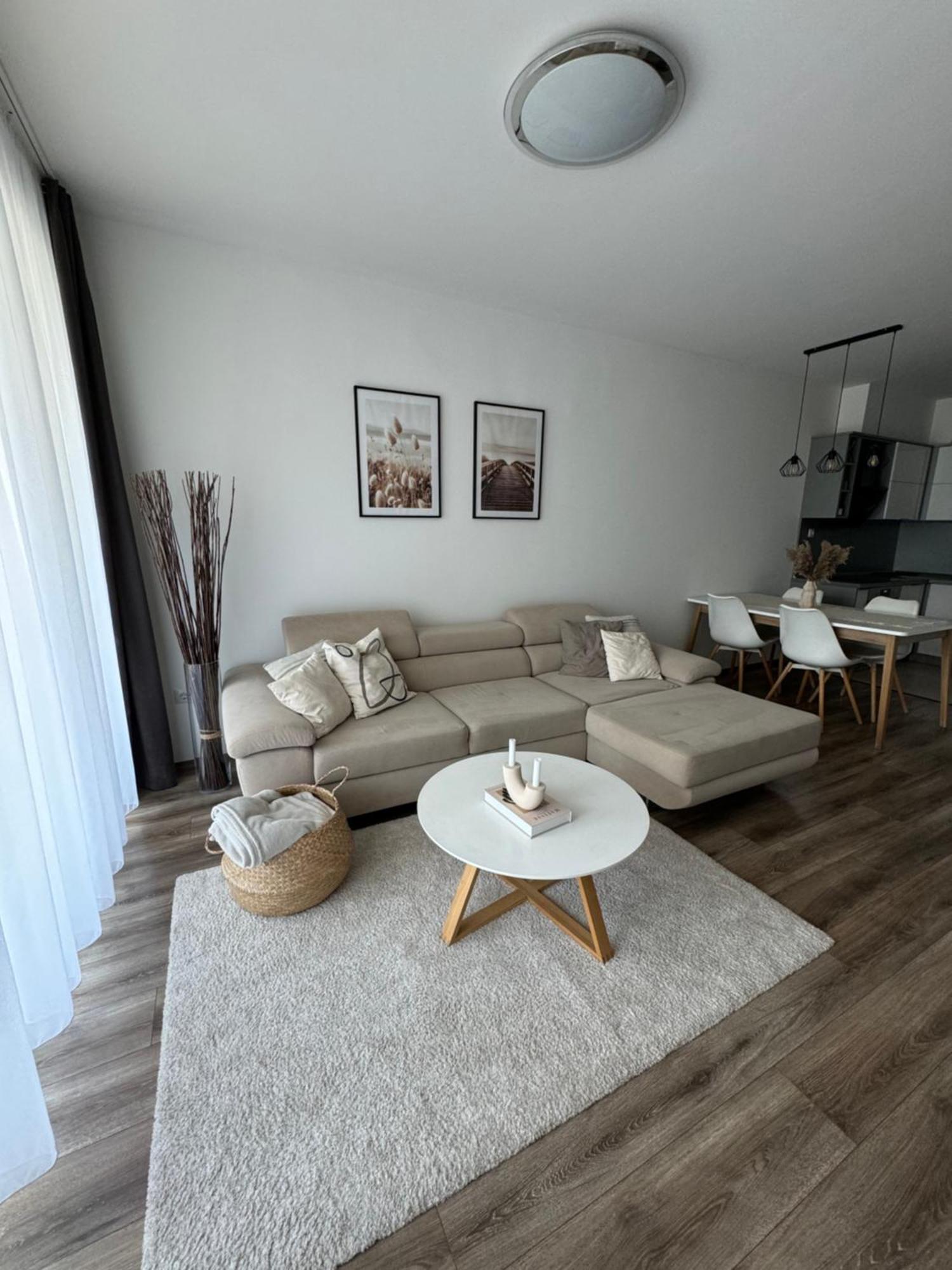 Lelle Apartment *