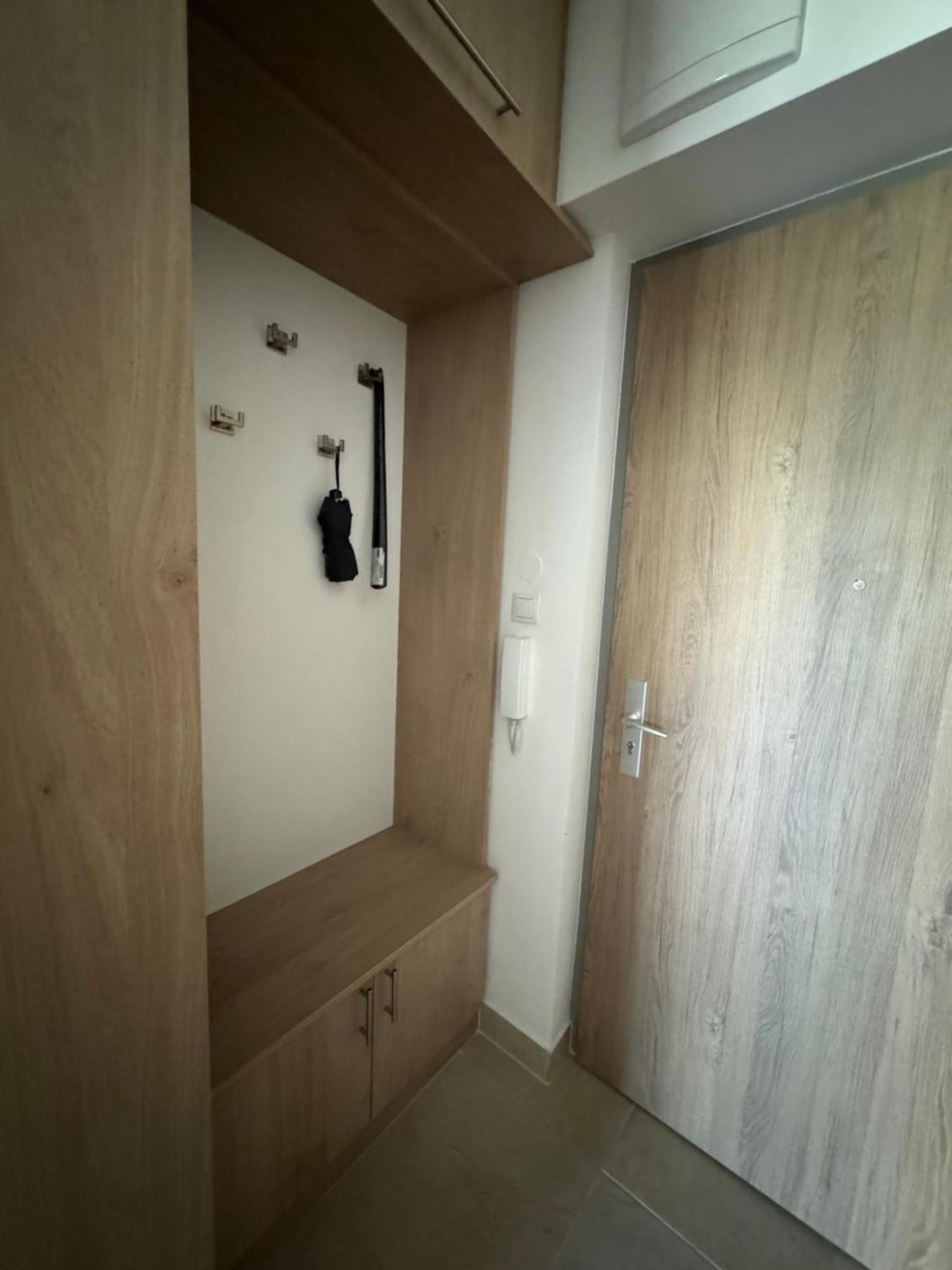 Lelle Apartment *